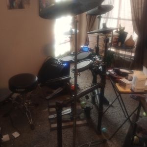 Electronic drum set